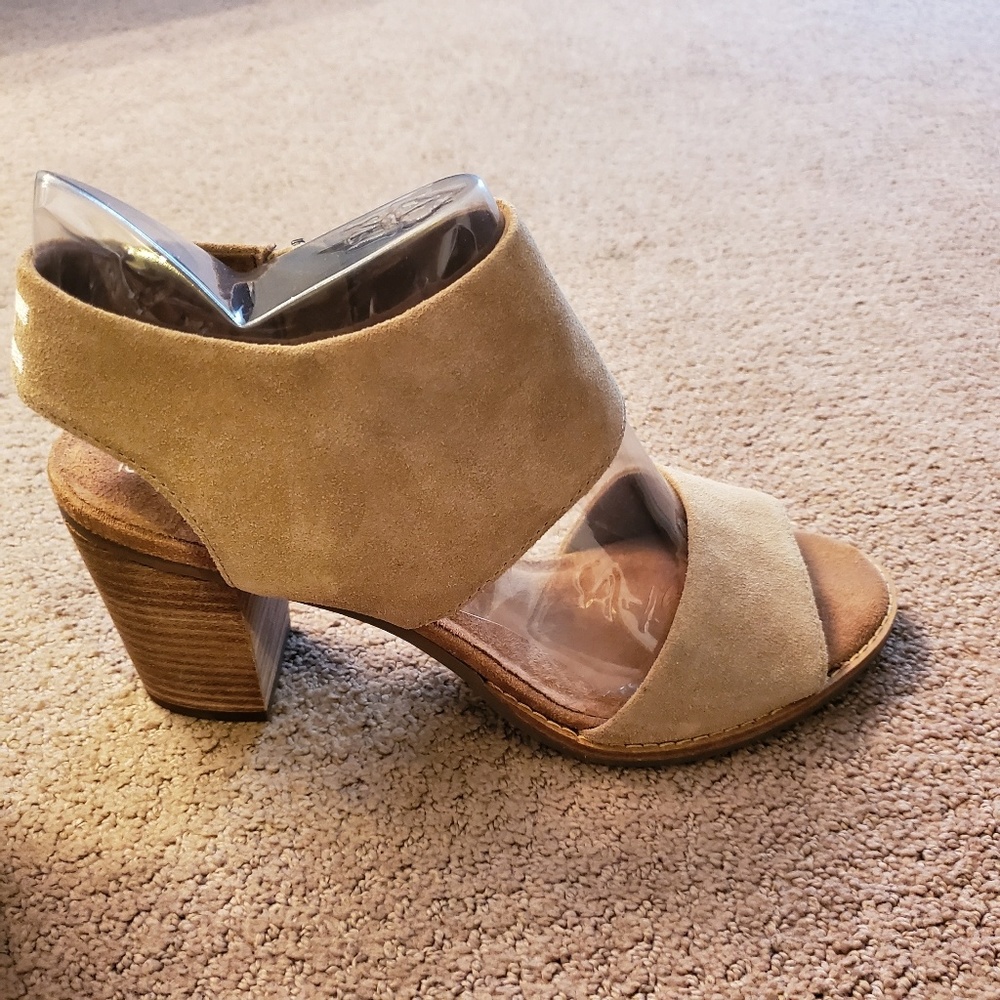 Brand new! Tom's sandals
